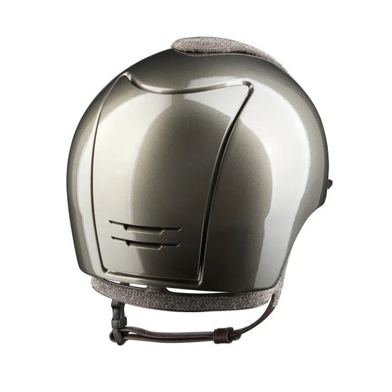 Modern riding helmet with replaceable visor