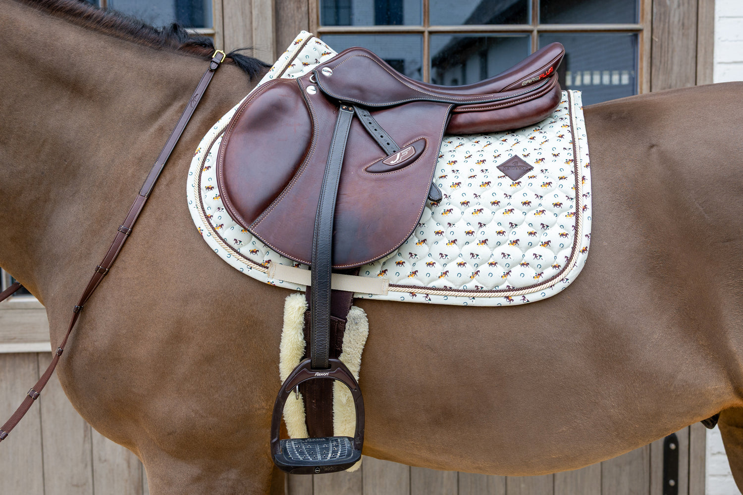 Velvet saddle pad with decorative horse and horseshoe print