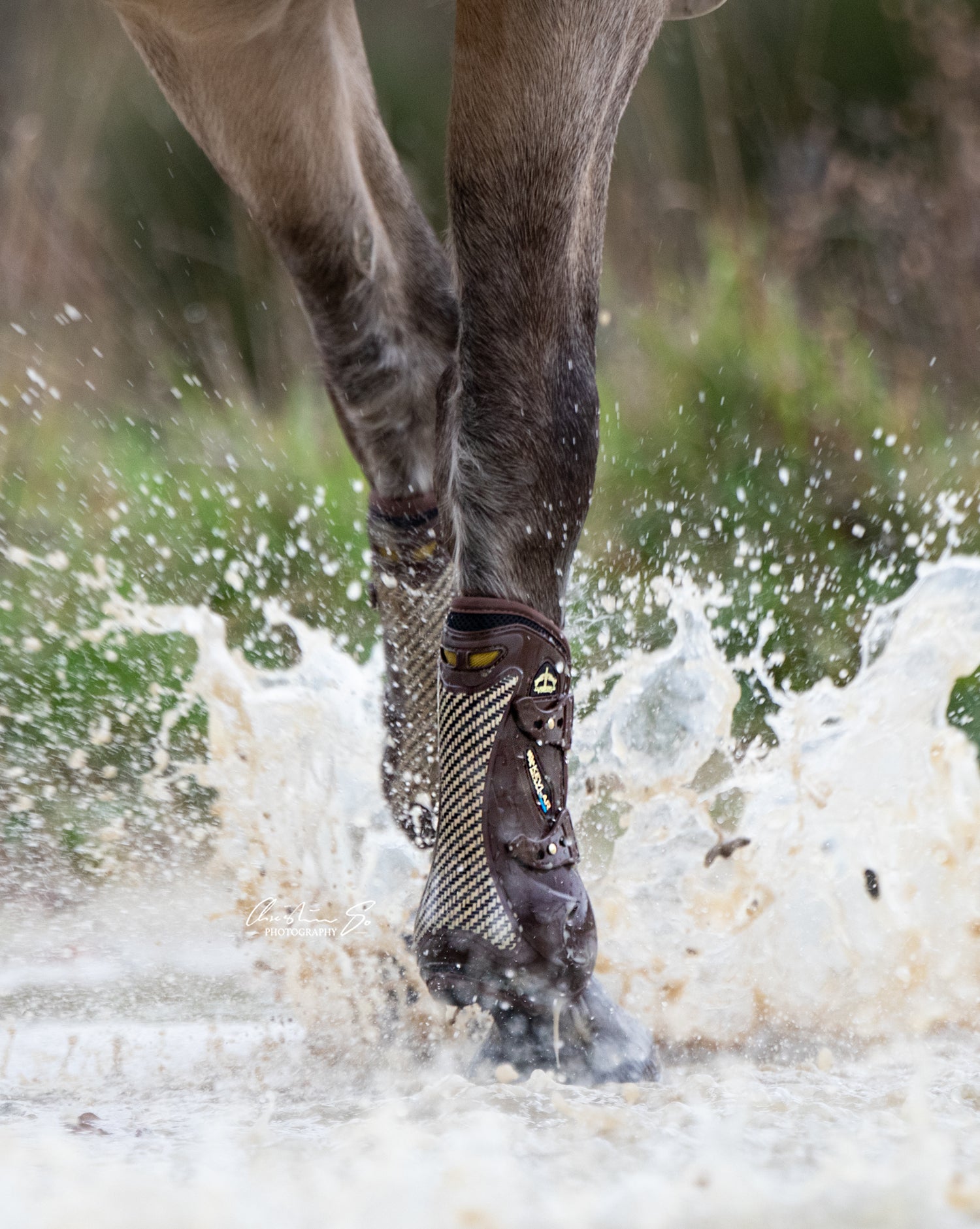 Front tendon boots with Kevlar protection