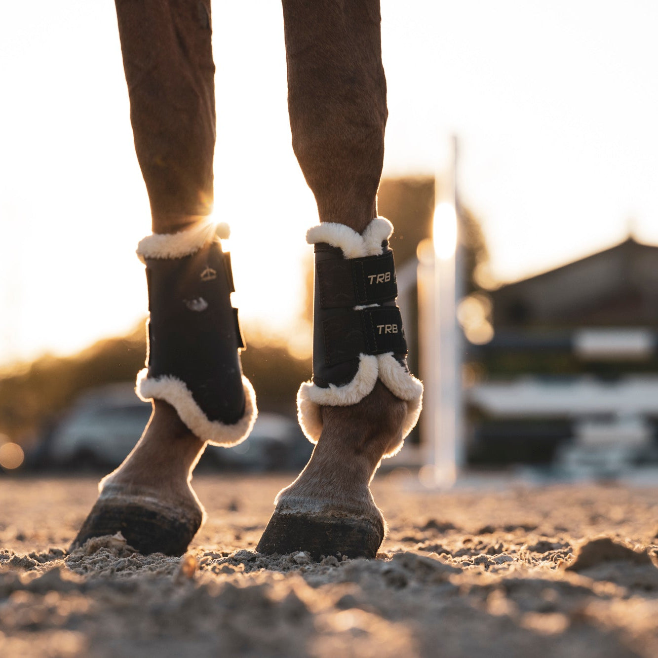 Comfortable training boots with synthetic sheepskin lining