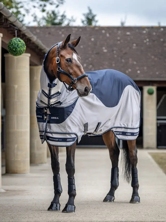 Breathable horse rug against insects