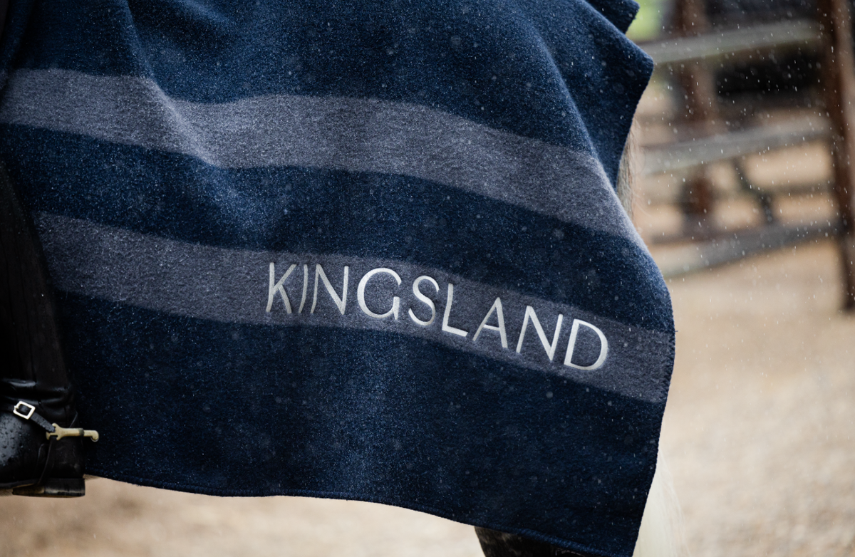 Wool horse blanket for use during warm-up