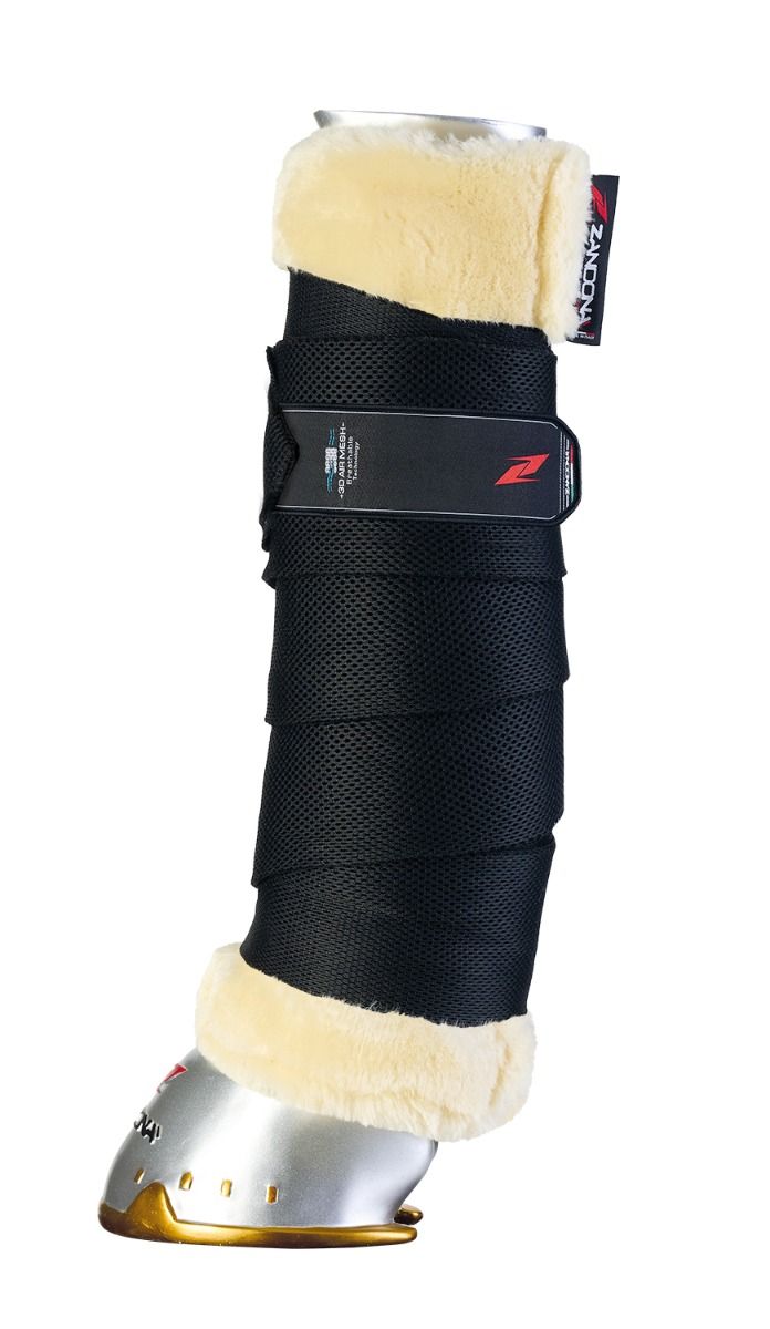 Zandona Air-Mesh Stable Bandages paired with soft Merino Wool Bandage Pads.