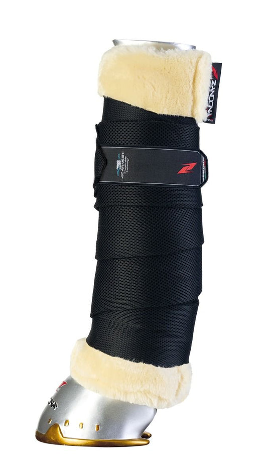Zandona Air-Mesh Stable Bandages paired with soft Merino Wool Bandage Pads.