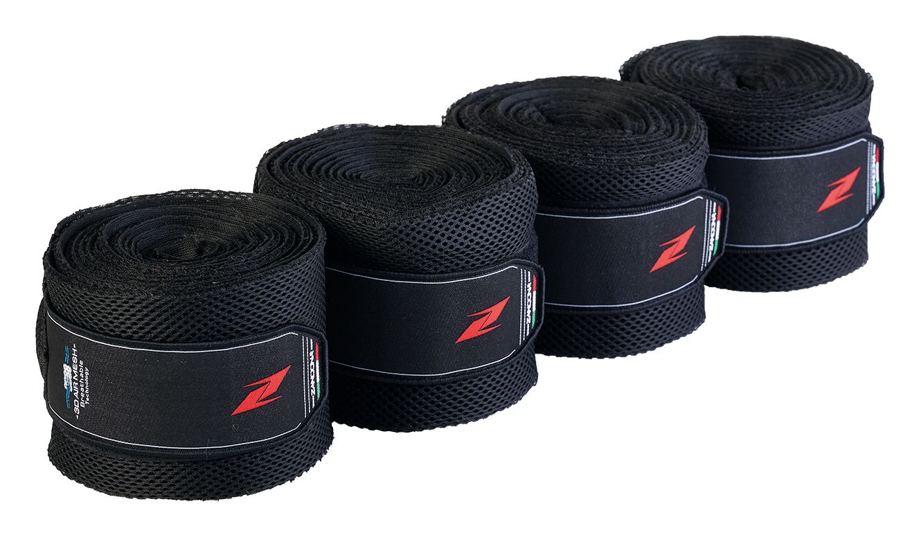Zandona Air Mesh Bandages wrapped around a horse&