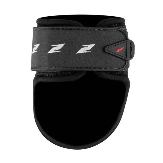 Elegant profile of the Zandona Carbon Chic Young fetlock guards.