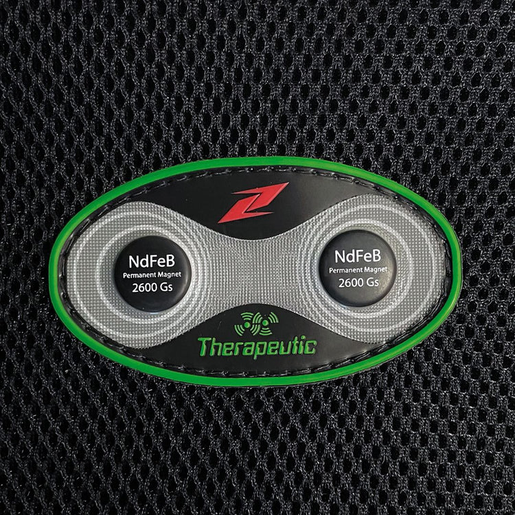 Side view of the Zandona Therapeutic Magnetic Air Rug fitted to a horse.