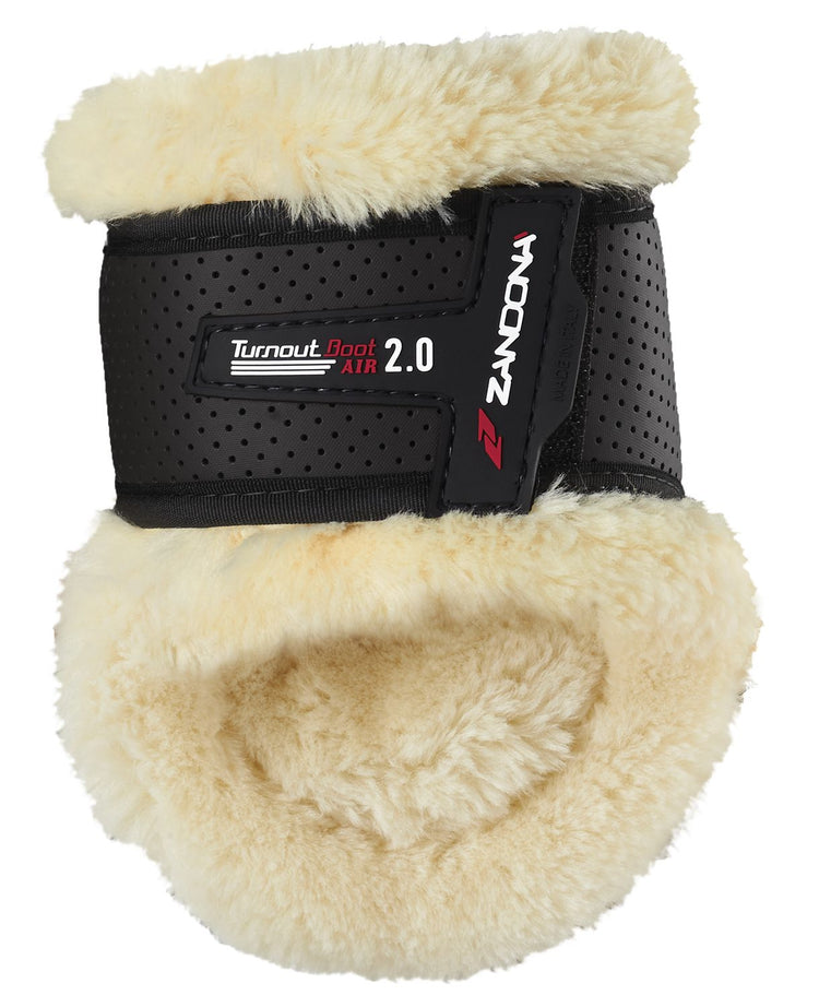 Short-profile Zandona Turnout Air 2.0 boots fitted to the rear legs.