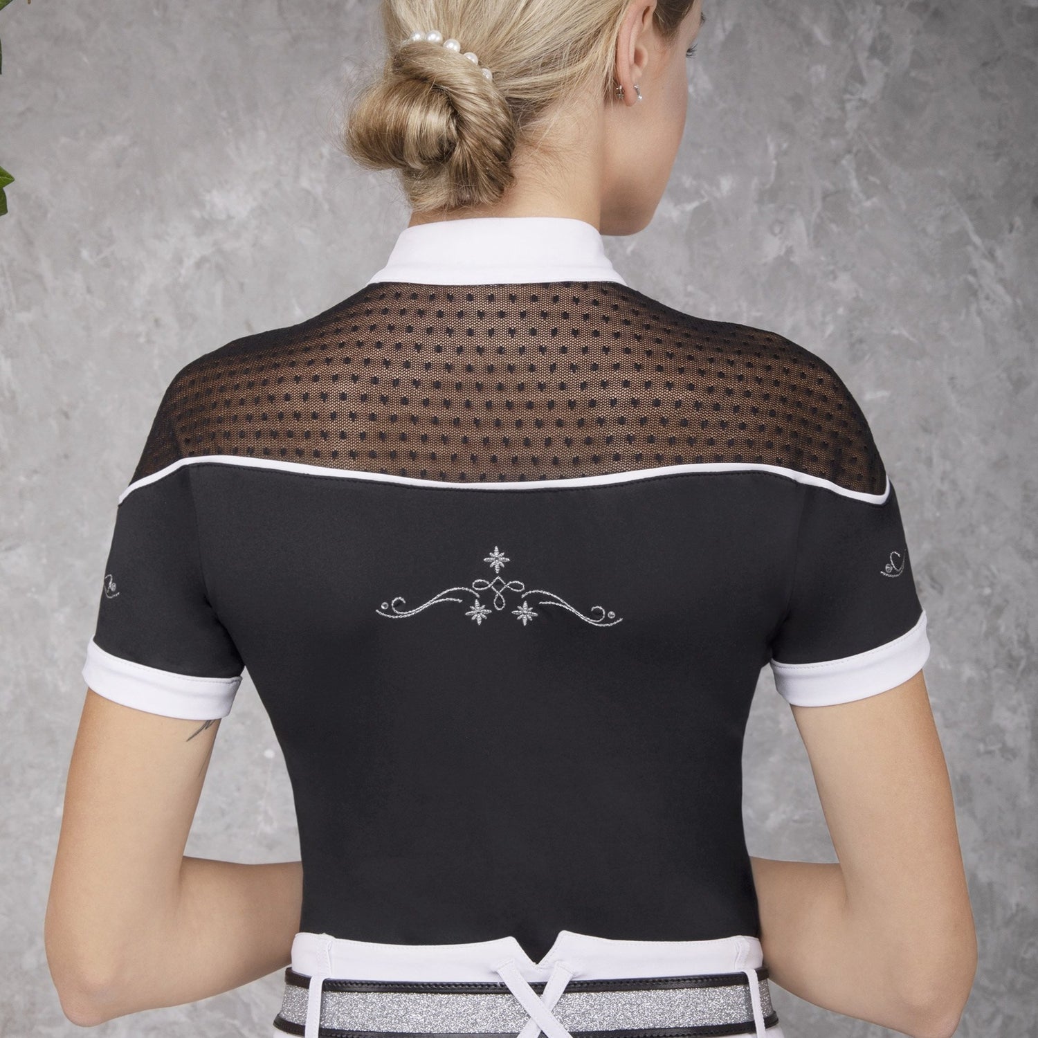 Ladies show shirt with mesh