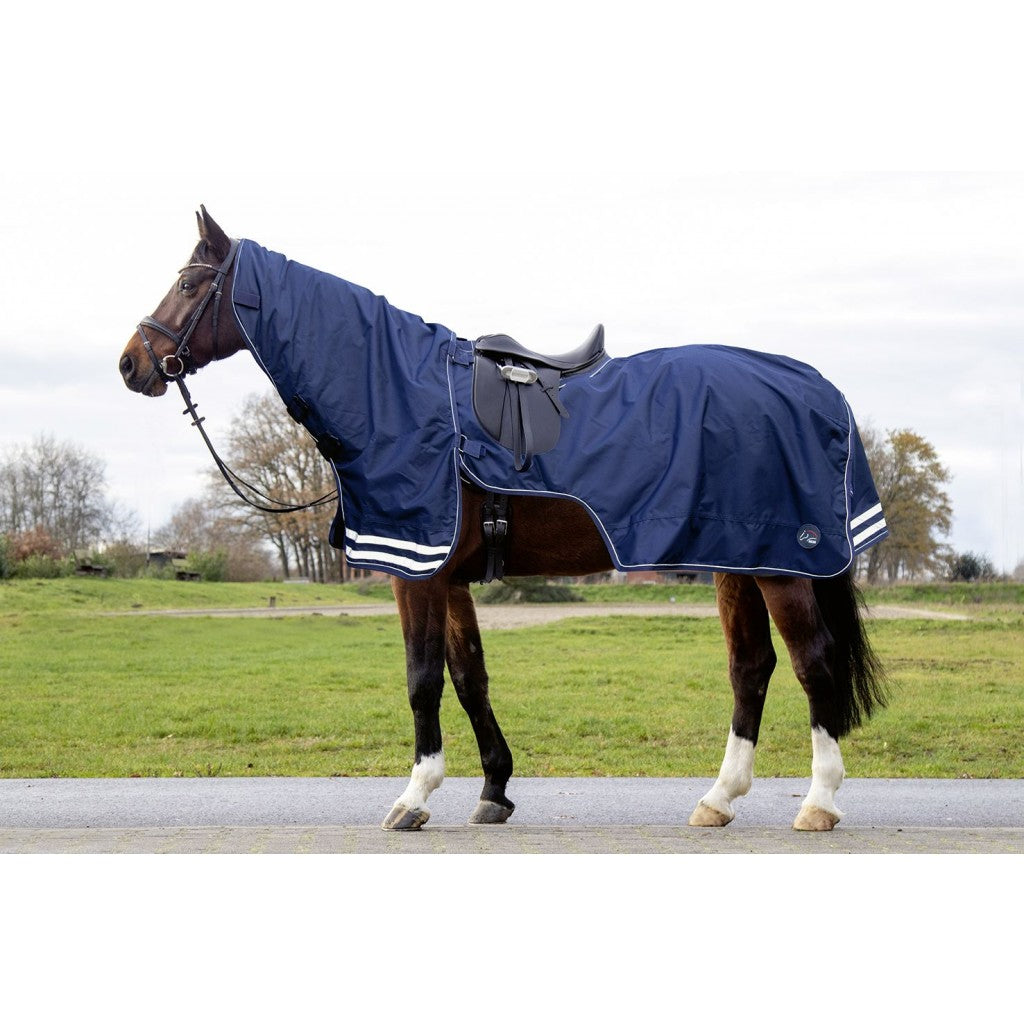 Winter exercise rug with detachable neck