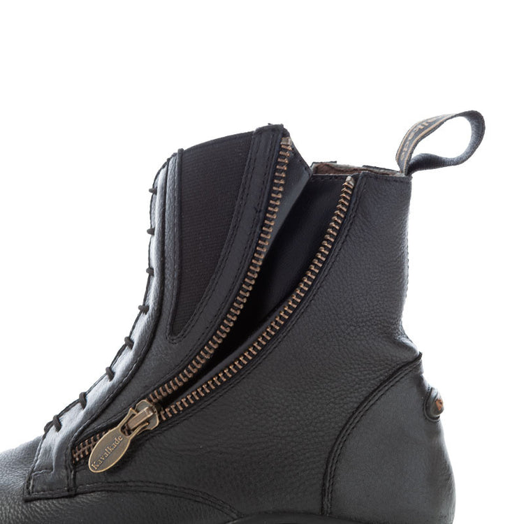Waterproof boots for equestrians