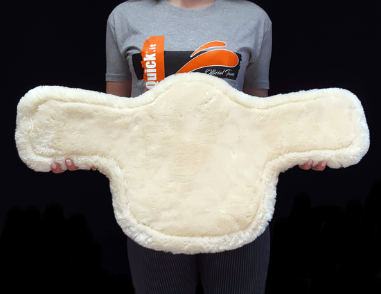 Short stud guard girth with sheepskin