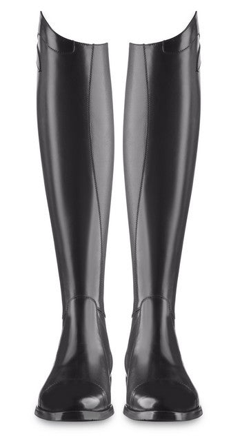 Tall riding boots without laces