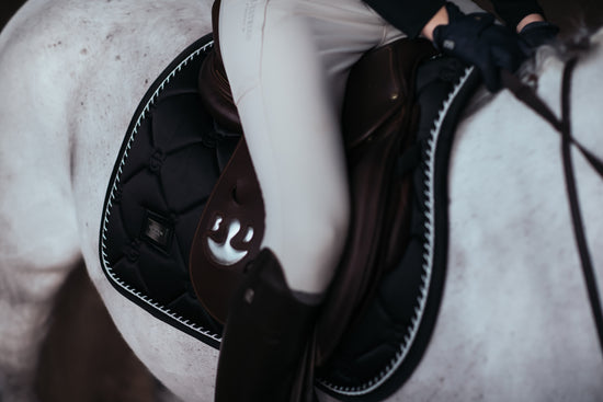 Schwarze Ponyschabracke