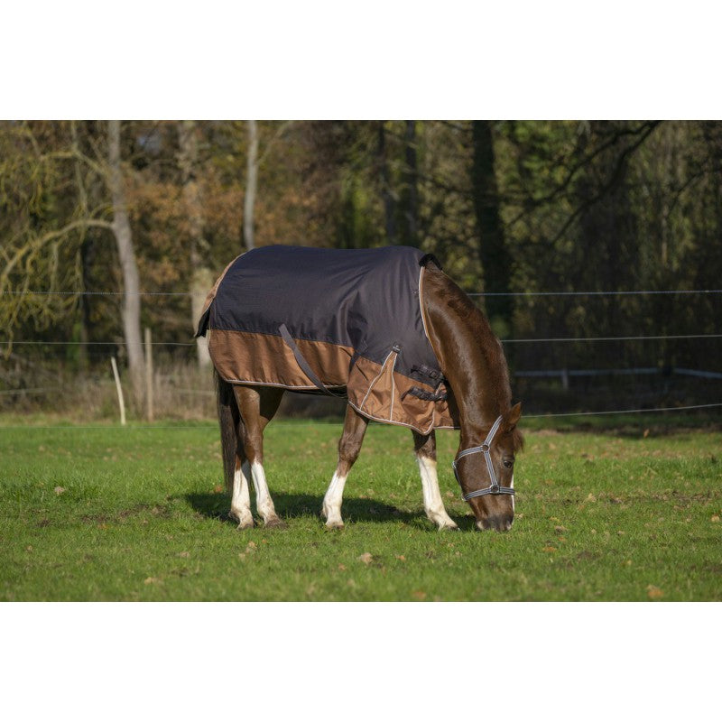 Turnout rug with tail flap