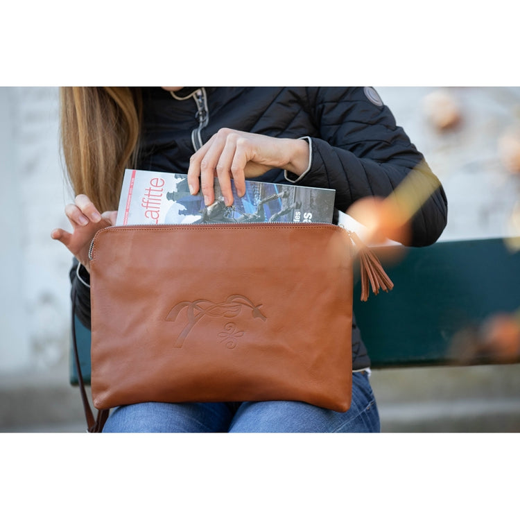 Leather computer bag with zip closure for work and everyday use.