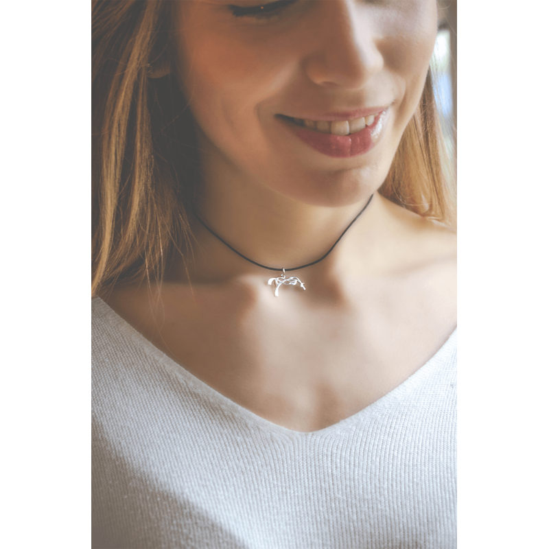 Penelope necklace for horse lovers with an elegant horse pendant.