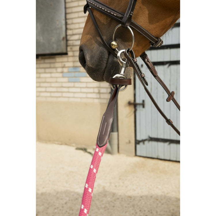 Penelope pink horse lead rope with a thick and comfortable grip.