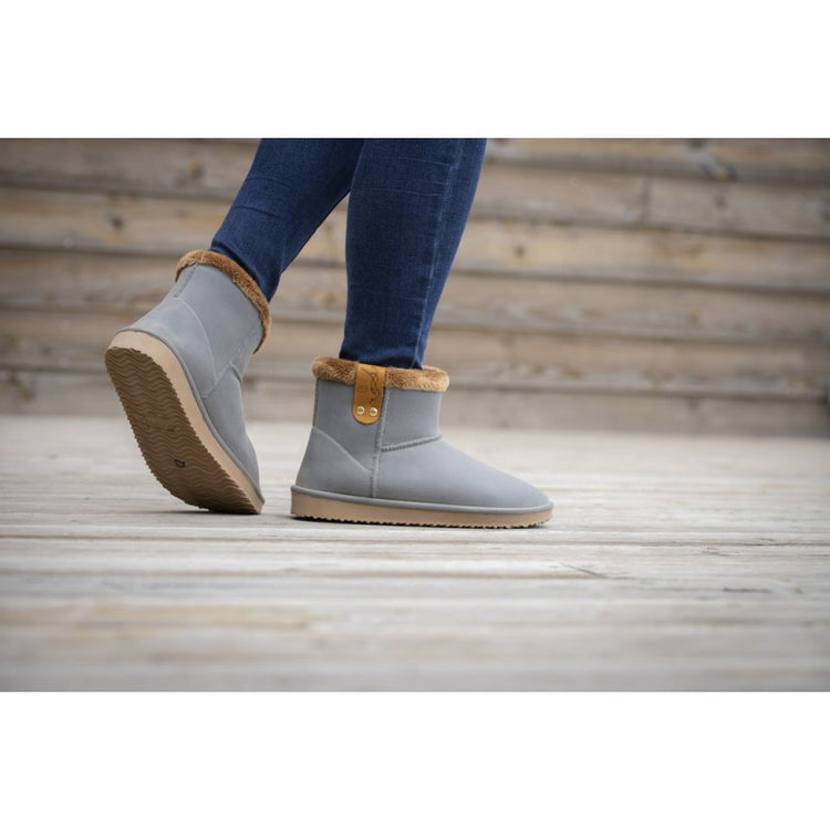Penelope Stuffed riding boots with a warm design for cold days.