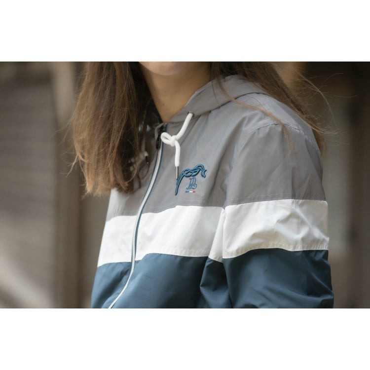Penelope windbreaker for horse riders at the stable and competitions.