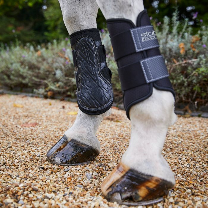 Stübben Airflow leg protection boots for schooling and everyday horse riding.