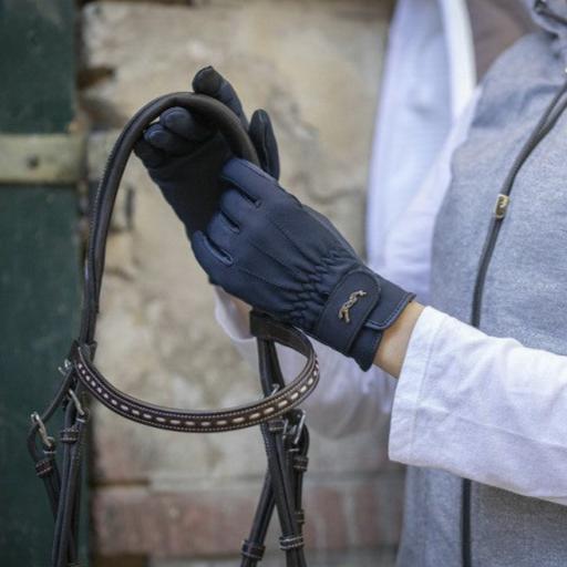 Women’s winter riding gloves for cold days at the stable and in the saddle.
